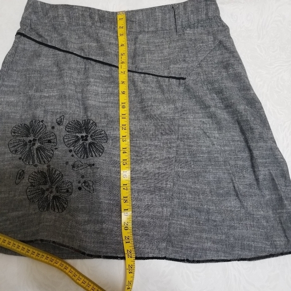 Gray Floral Embroidered Women's Skirt Size 12 - Picture 5 of 9
